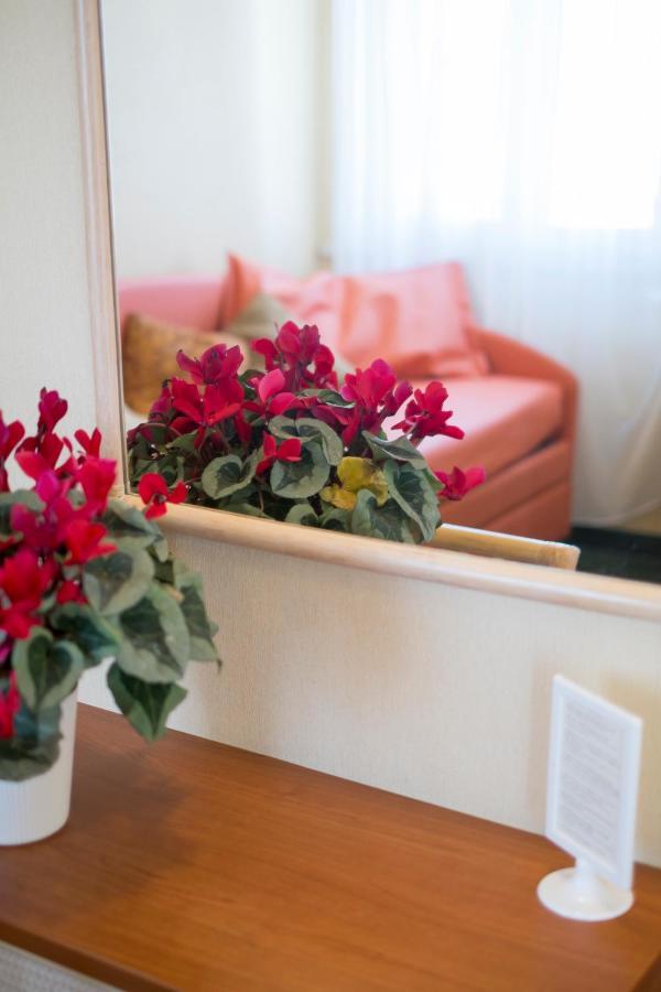Hotel Crosal Rimini Eksteriør billede