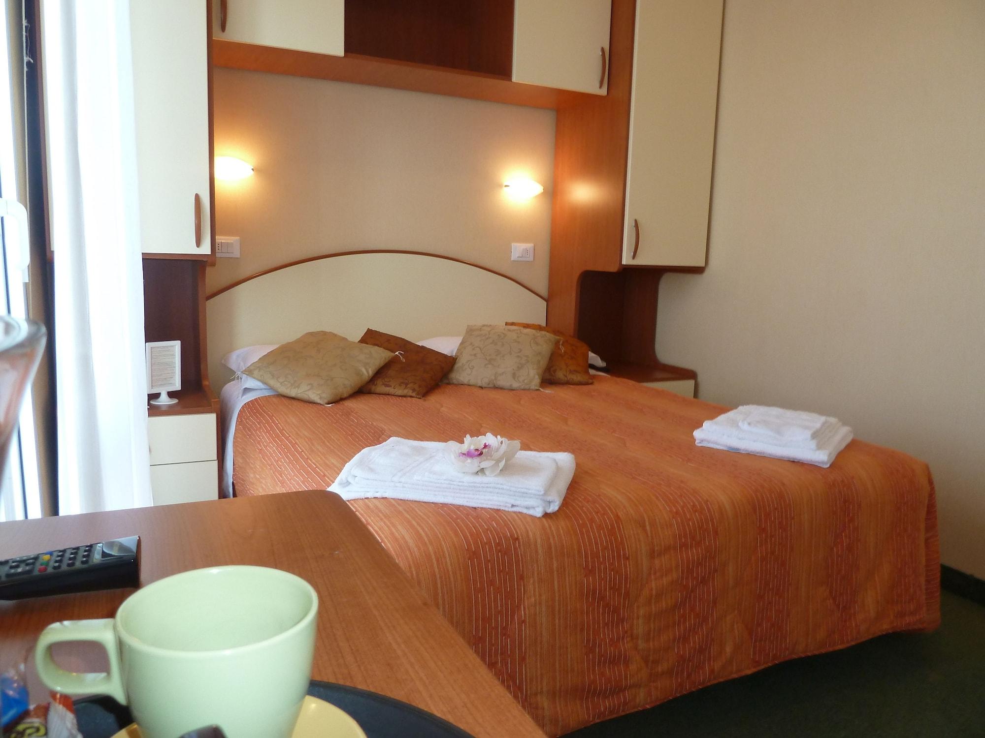 Hotel Crosal Rimini Eksteriør billede