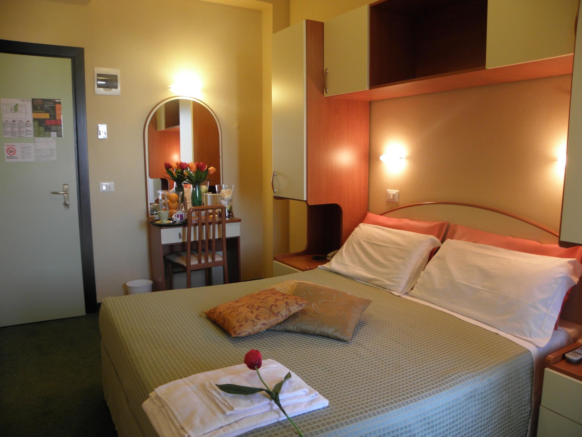 Hotel Crosal Rimini Eksteriør billede