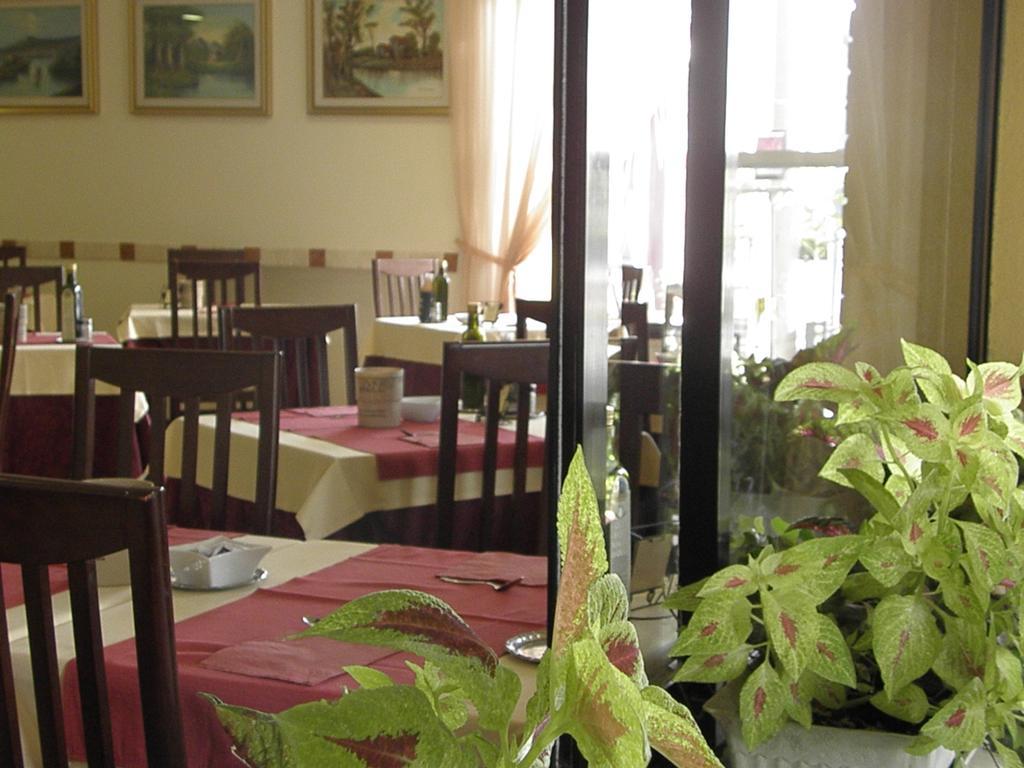 Hotel Crosal Rimini Eksteriør billede