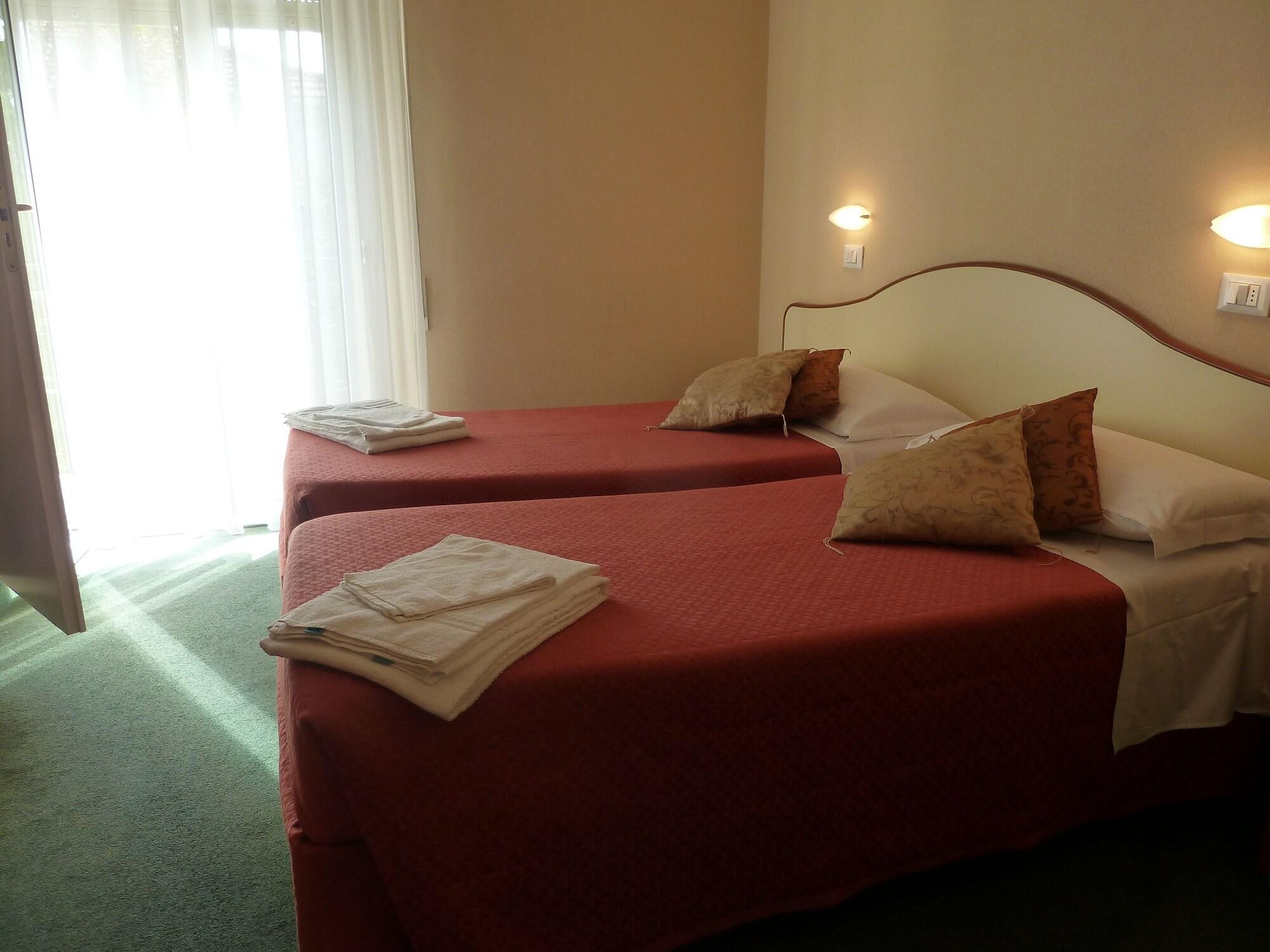 Hotel Crosal Rimini Eksteriør billede