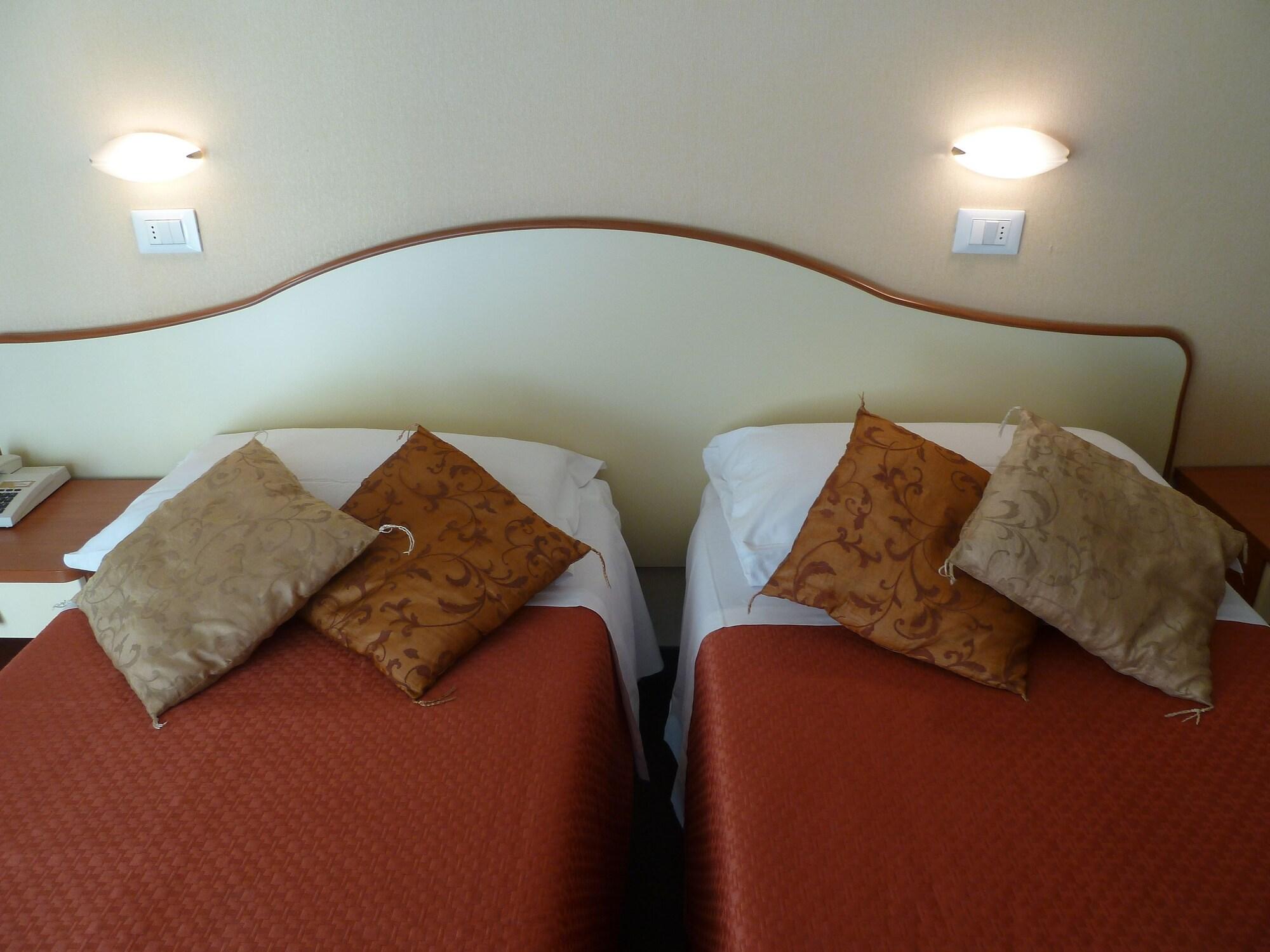 Hotel Crosal Rimini Eksteriør billede