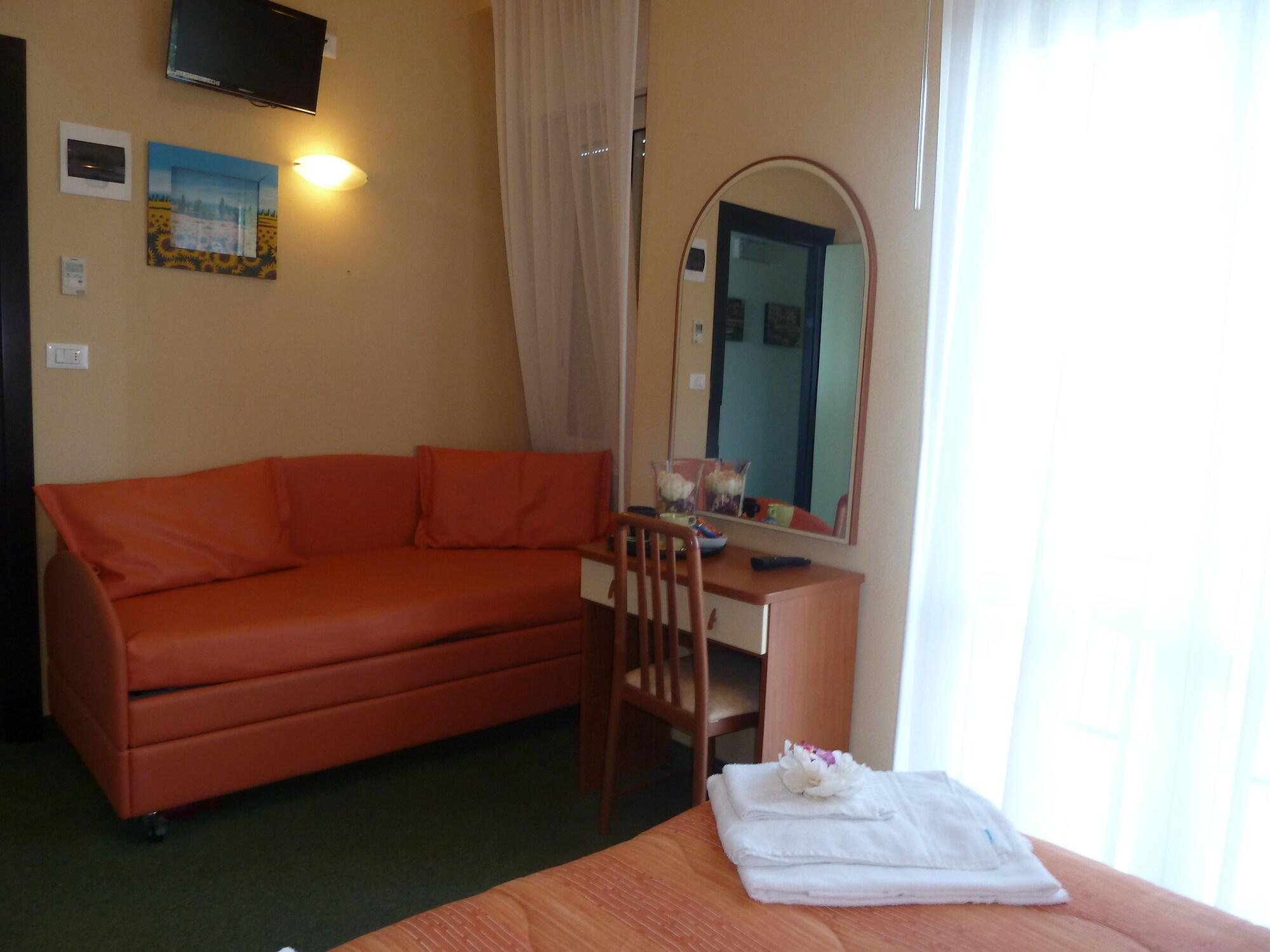 Hotel Crosal Rimini Eksteriør billede