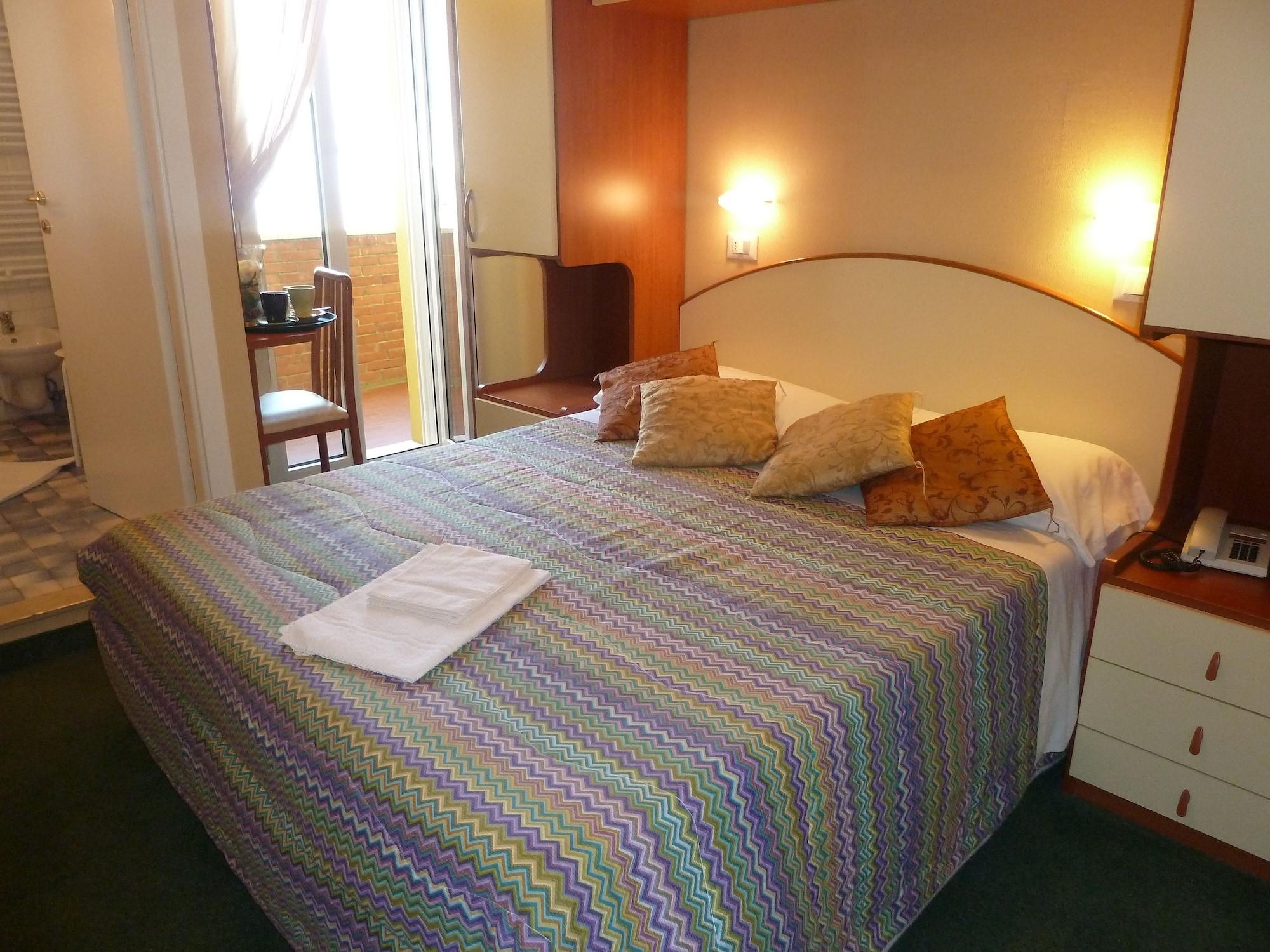 Hotel Crosal Rimini Eksteriør billede