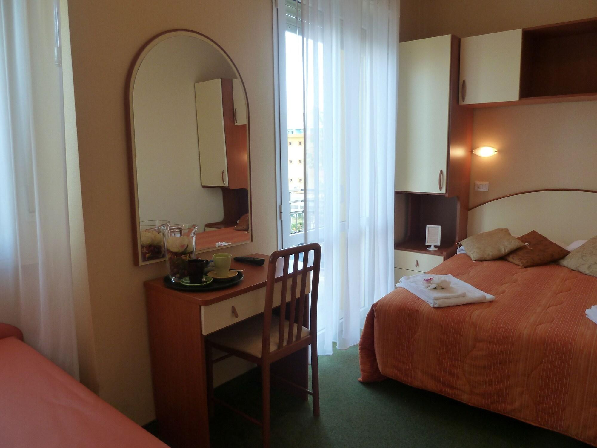 Hotel Crosal Rimini Eksteriør billede