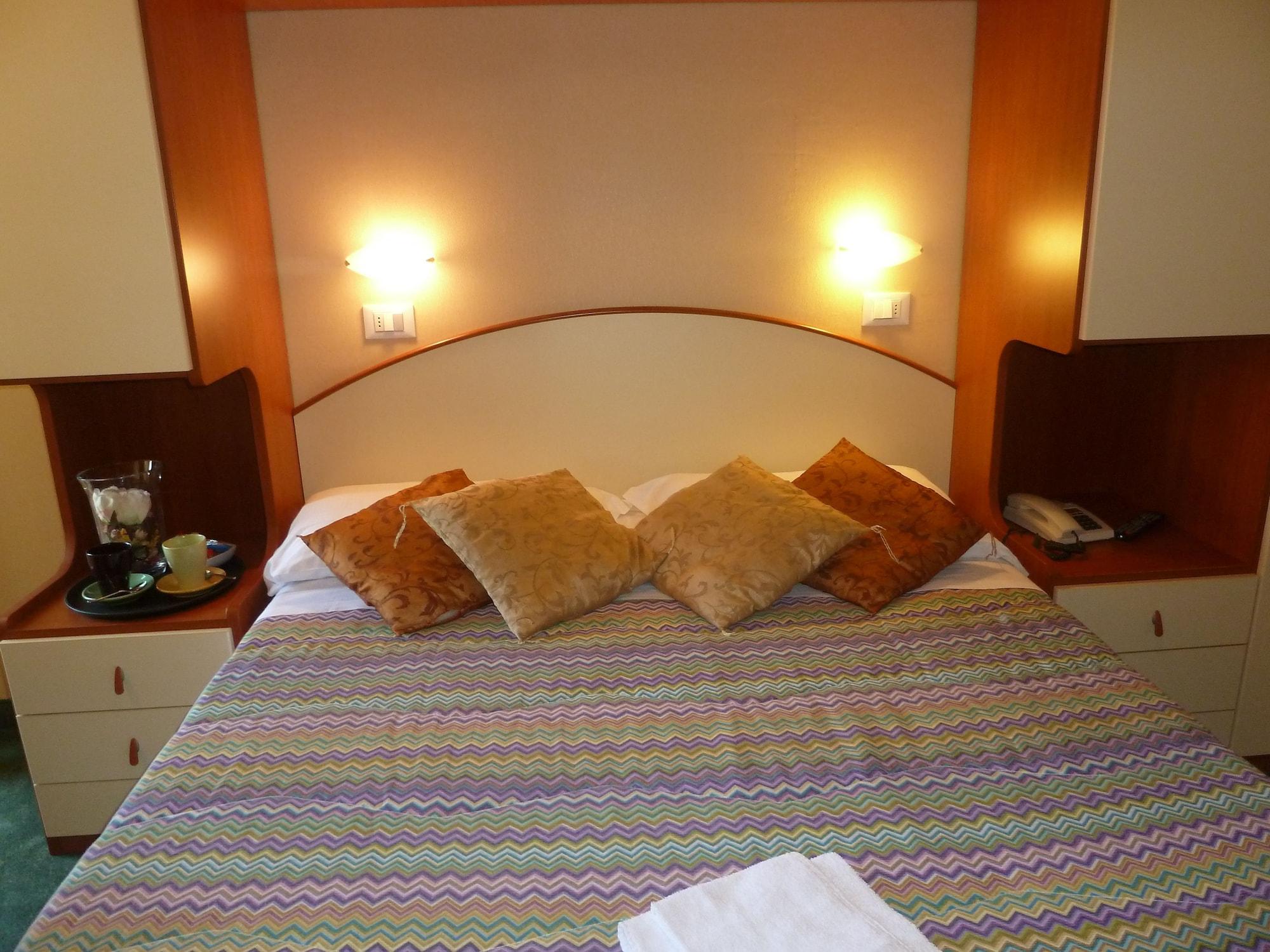 Hotel Crosal Rimini Eksteriør billede
