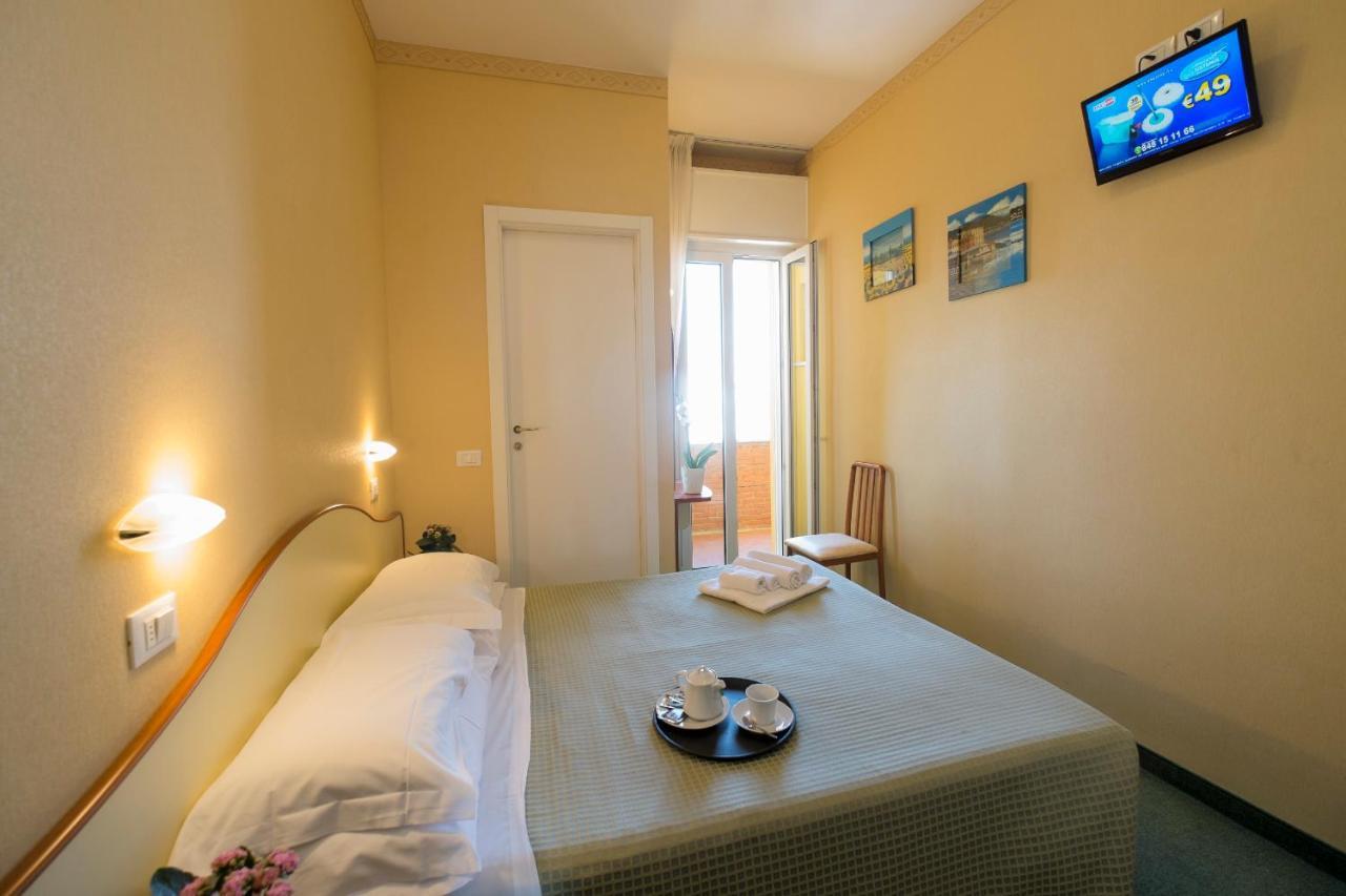 Hotel Crosal Rimini Eksteriør billede
