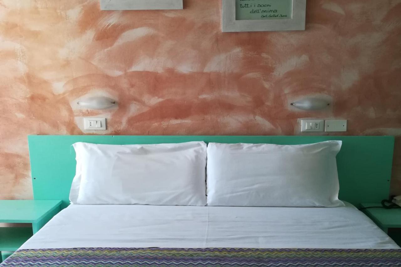 Hotel Crosal Rimini Eksteriør billede