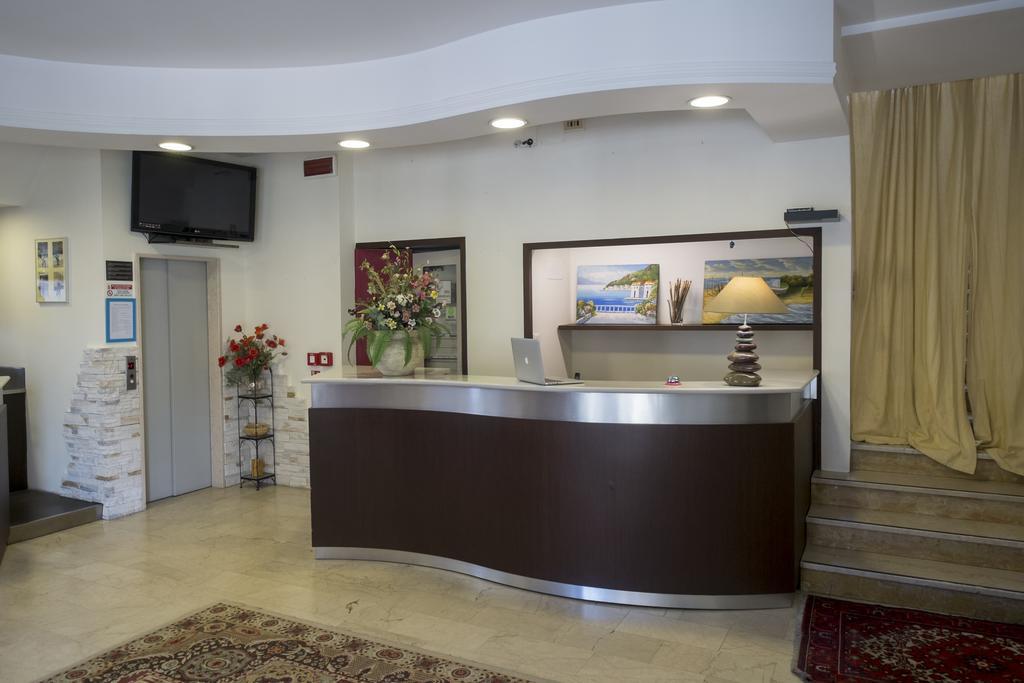 Hotel Crosal Rimini Eksteriør billede
