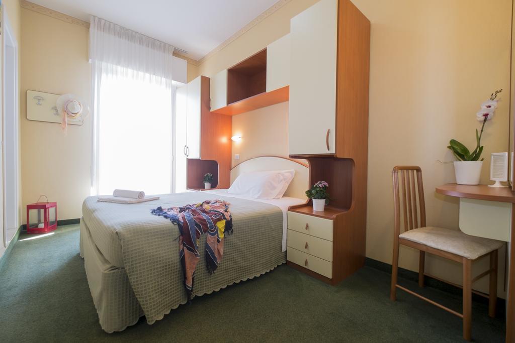 Hotel Crosal Rimini Eksteriør billede