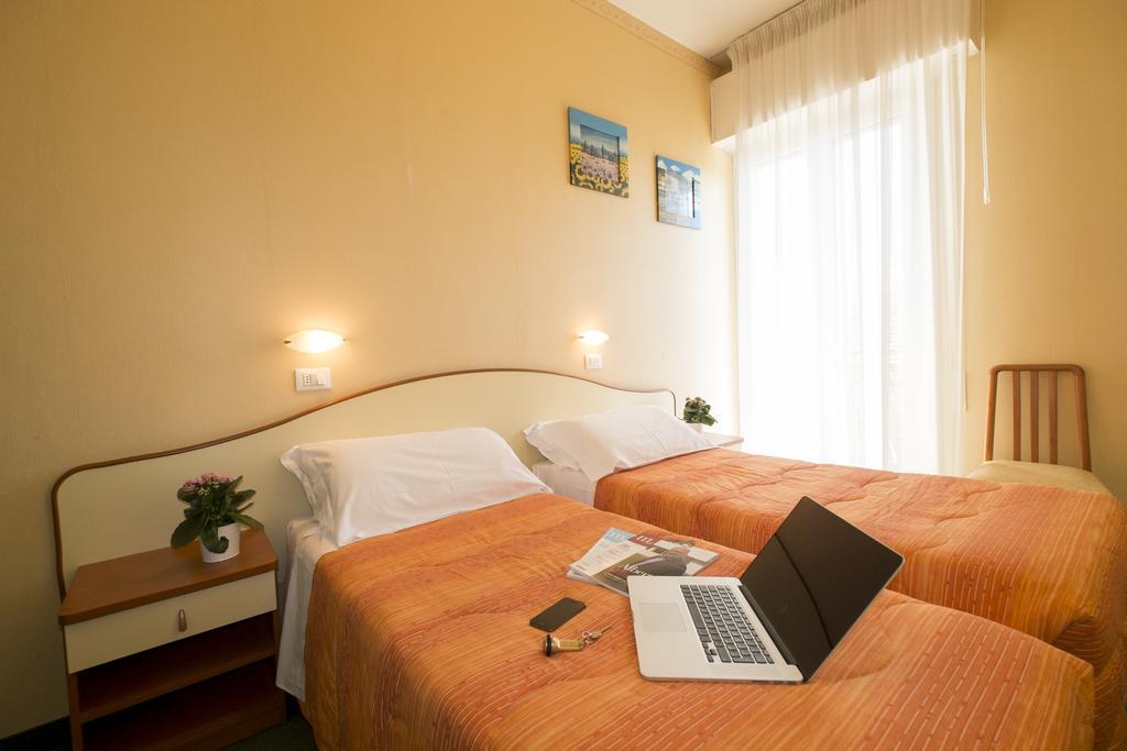 Hotel Crosal Rimini Eksteriør billede