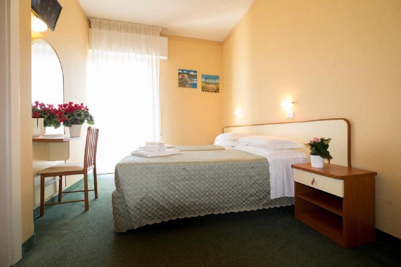 Hotel Crosal Rimini Eksteriør billede