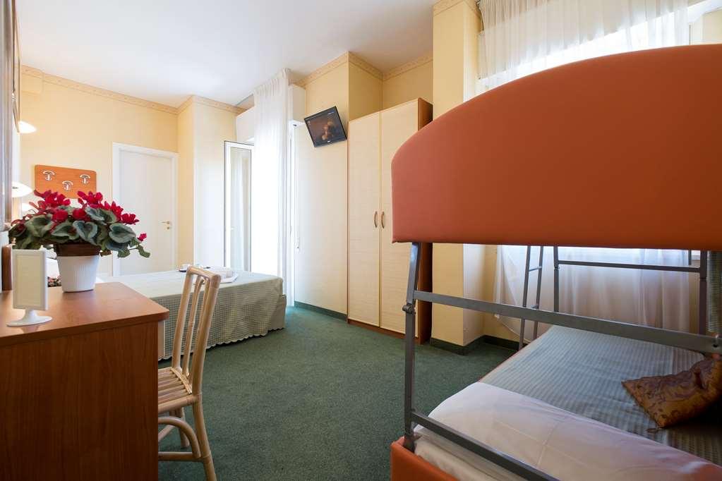 Hotel Crosal Rimini Værelse billede