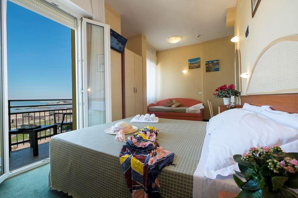 Hotel Crosal Rimini Værelse billede
